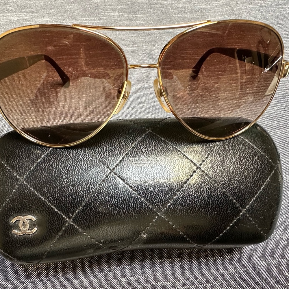 CHANEL Gold Metal Aviator Sunglasses with Brown Gradient Lenses